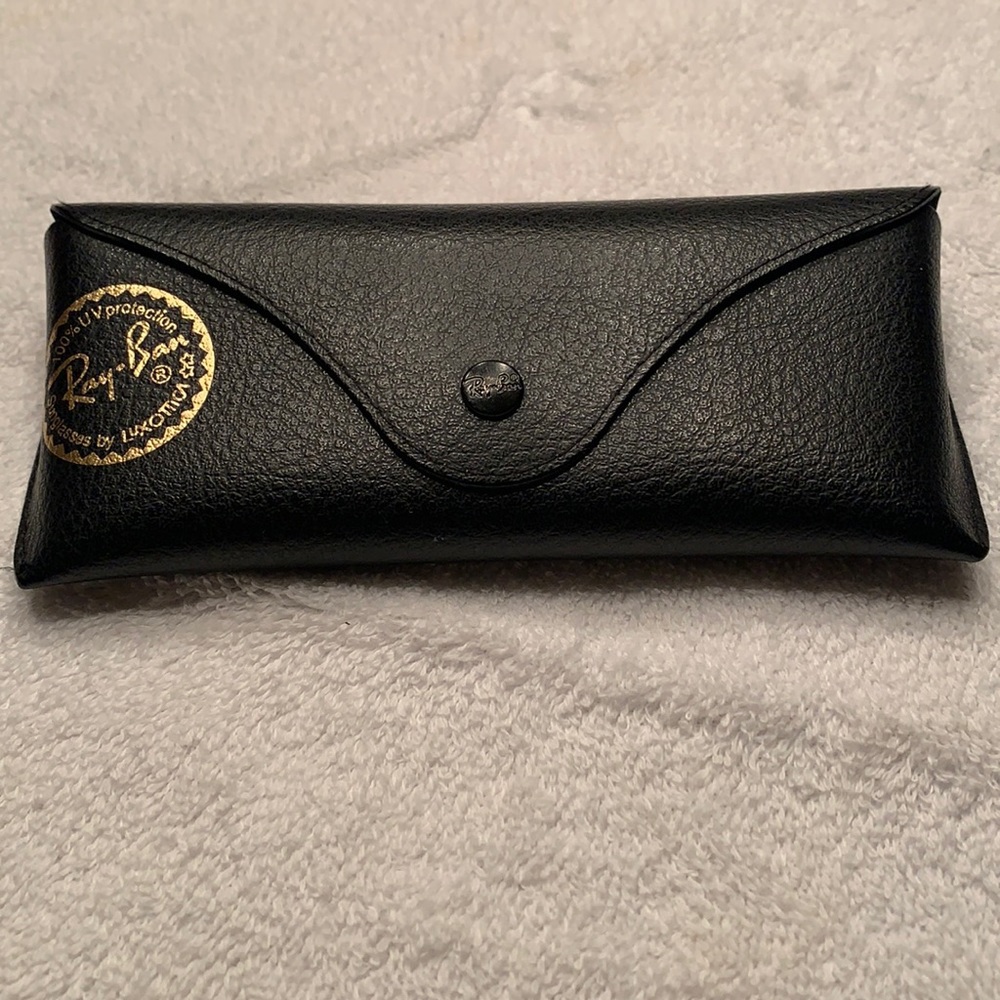 RayBan WAYFARER sunglasses.  Excellent condition.  Rarely worn.  Classic style